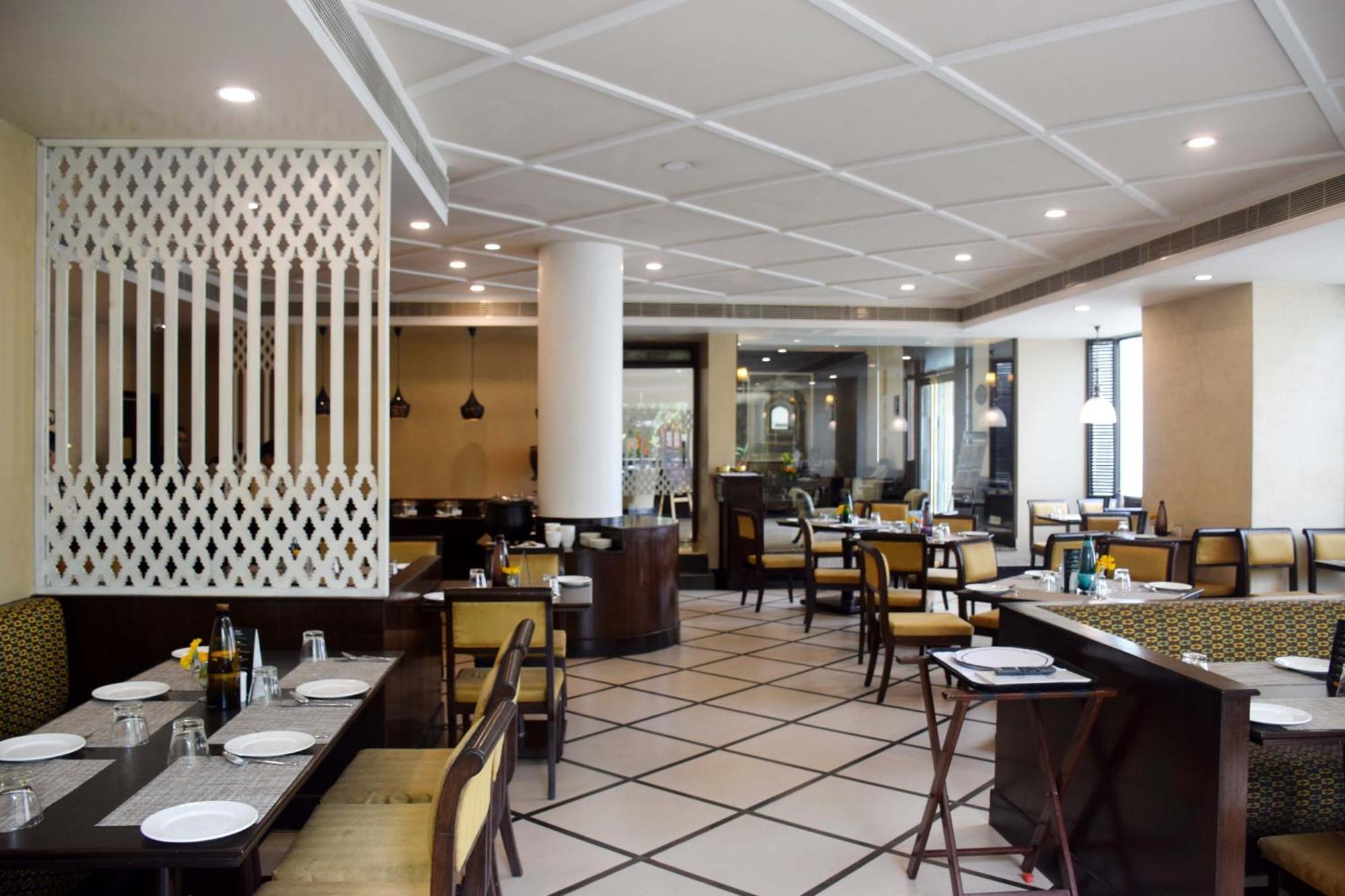 La Place Sarovar Portico Lucknow Eksteriør bilde